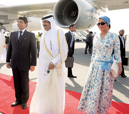 Мать эмира. Шейха Моза. Моза шейха Катара. Моза Катар жена шейха. Королева Катара шейха Моза.