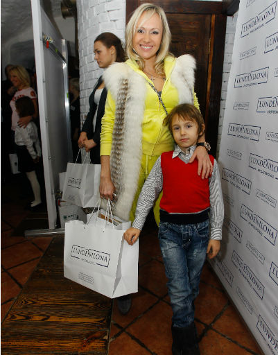 Лена катина с сыном сыном. Сын лены лениной. Лен сыновей. Сын лены лениной климентий. Лена ленина муж.