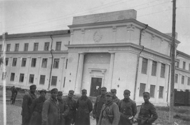 Оккупация петрозаводска. Петрозаводск гостиница Северная после войны. Гостиница Северная Петрозаводск в годы войны. Петрозаводск в годы оккупации 1941 1944. Петрозаводск в 1942.