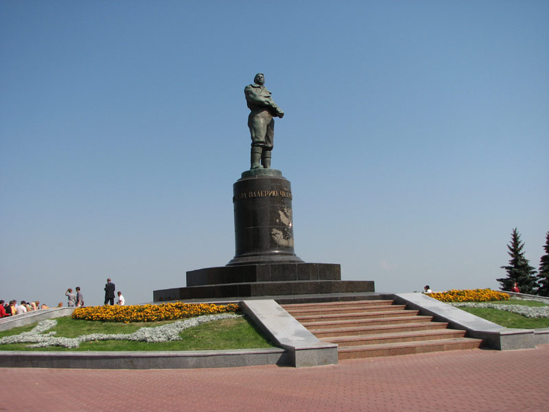 Памятник чкалову в нижнем новгороде