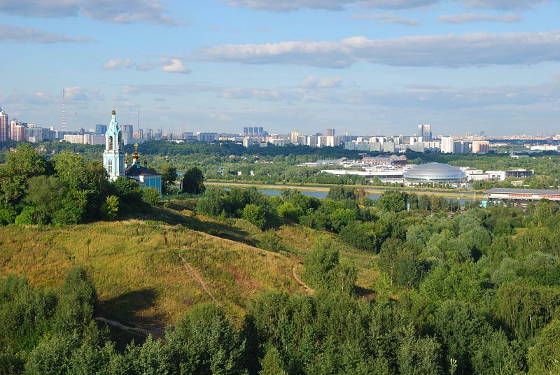 Крылатские холмы. Заповедник Крылатские холмы. Западный Крылатский холм, Москва. Крылатское вид с холмов. Родник в Крылатском.