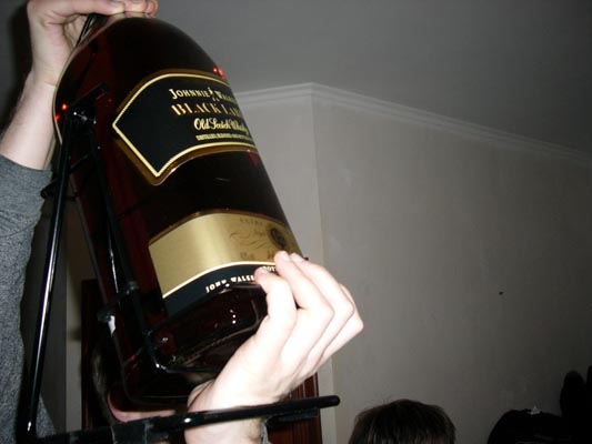 Самая большая бутылка виски фото